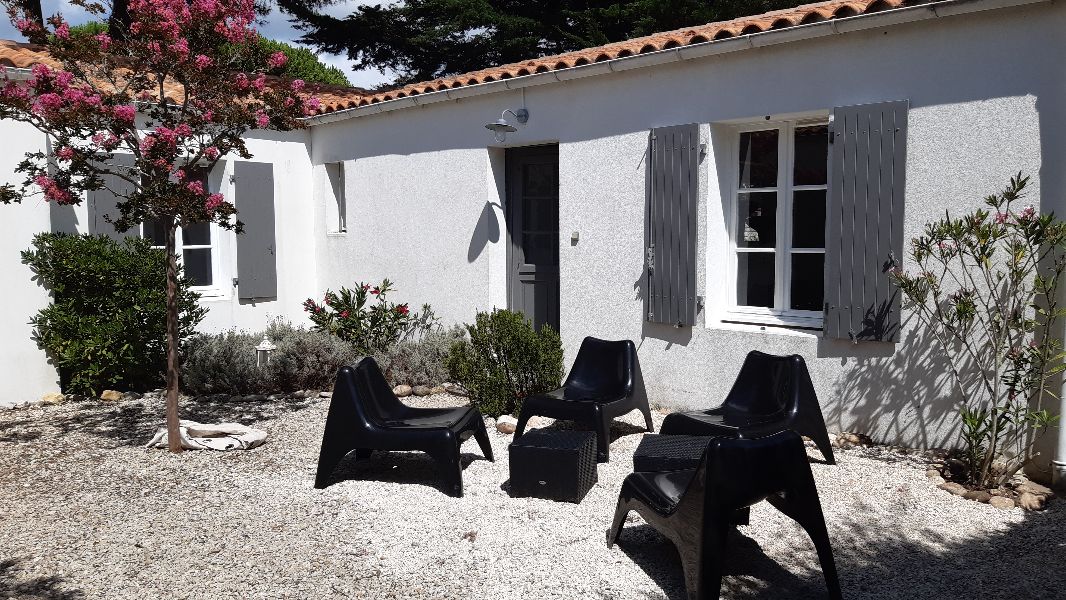 Photo 20 : PATIO d'une maison située à Le Bois-Plage-en-Ré, île de Ré.