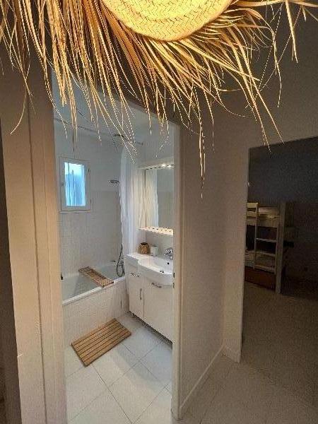 Photo 26 : SALLEDEBAIN d'une maison située à Le Bois-Plage-en-Ré, île de Ré.