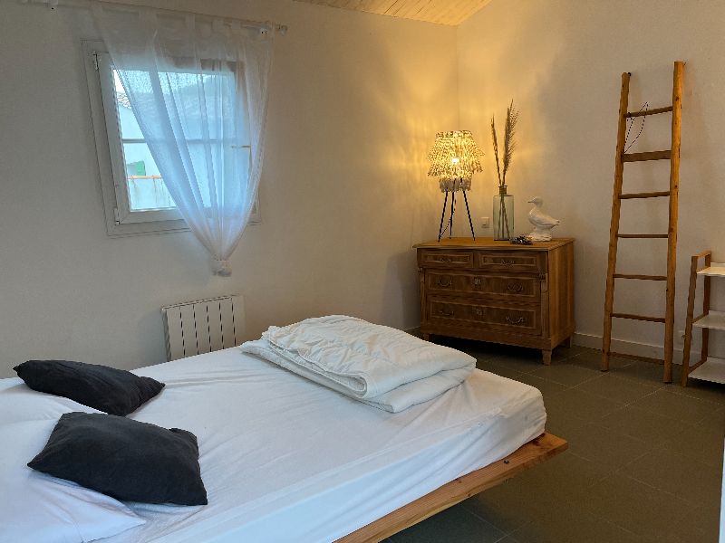 Photo 28 : CHAMBRE d'une maison située à Le Bois-Plage-en-Ré, île de Ré.