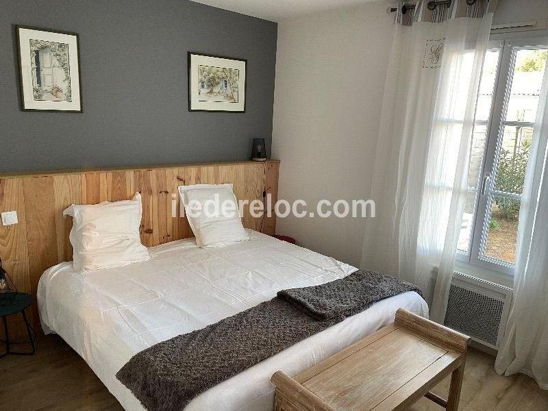 Photo 13 : CHAMBRE d'une maison situ&eacute;e &agrave; Le Bois-Plage-en-R&eacute;, &icirc;le de R&eacute;.