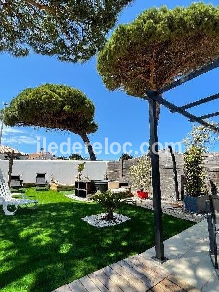 Photo 5 : JARDIN d'une maison située à Le Bois-Plage-en-Ré, île de Ré.