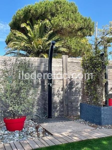 Photo 6 : JARDIN d'une maison située à Le Bois-Plage-en-Ré, île de Ré.