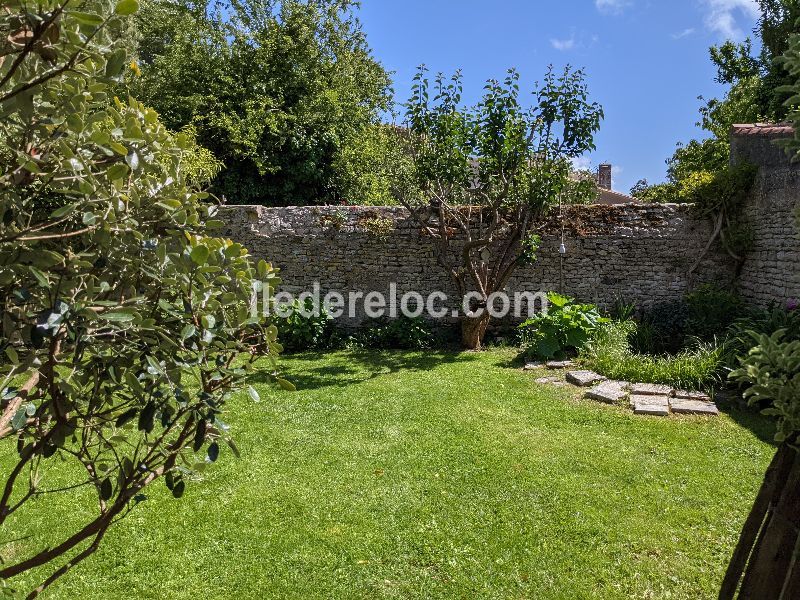 Photo 23 : JARDIN d'une maison située à Saint-Martin-de-Ré, île de Ré.