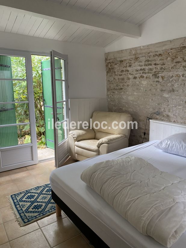 Photo 11 : CHAMBRE d'une maison situ&eacute;e &agrave; Ars en R&eacute;, &icirc;le de R&eacute;.