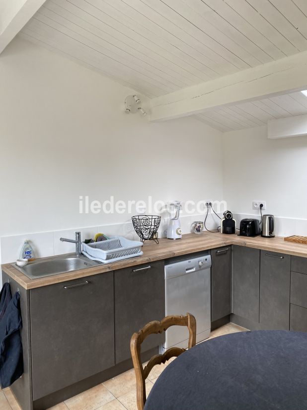 Photo 13 : CUISINE d'une maison situ&eacute;e &agrave; Ars en R&eacute;, &icirc;le de R&eacute;.