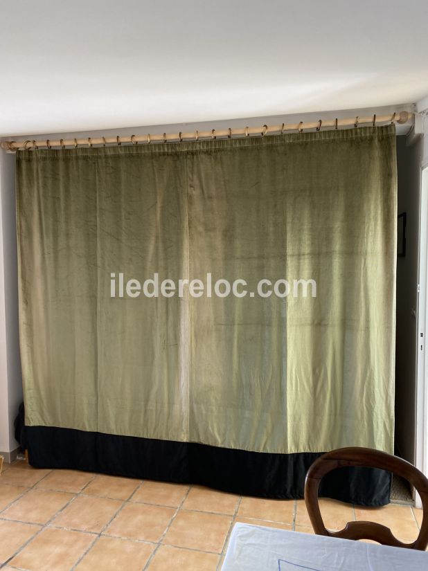 Photo 15 : ENTREE d'une maison situ&eacute;e &agrave; Ars en R&eacute;, &icirc;le de R&eacute;.