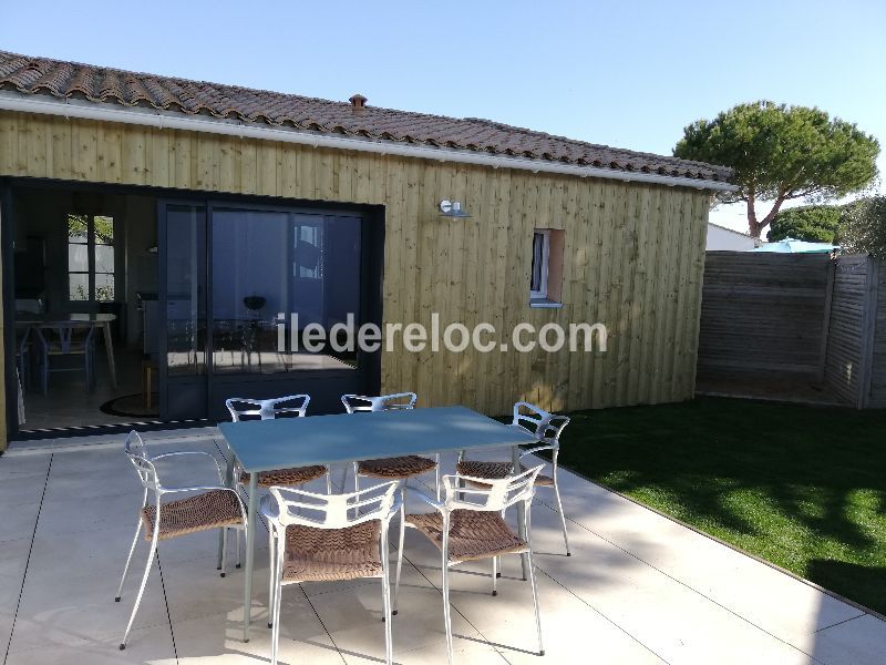 Photo 9 : TERRASSE d'une maison située à Le Bois-Plage-en-Ré, île de Ré.