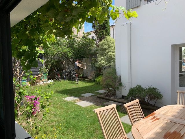 Photo 2 : JARDIN d'une maison située à La Couarde, île de Ré.