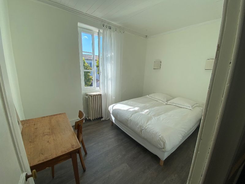 Photo 10 : CHAMBRE d'une maison située à La Couarde, île de Ré.