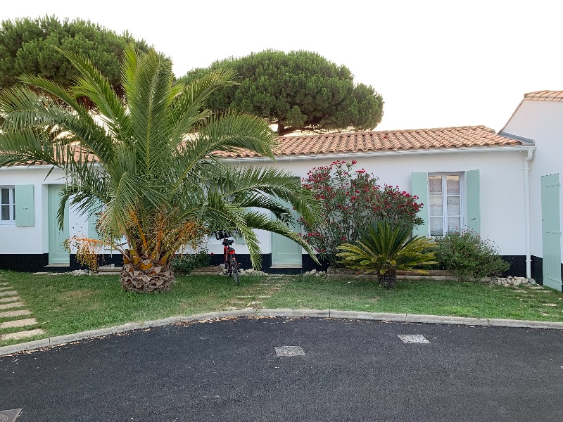 Photo 1 : EXTERIEUR d'une maison située à Le Bois-Plage-en-Ré, île de Ré.