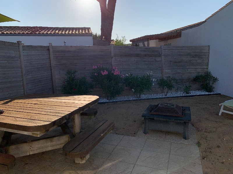 Photo 21 : TERRASSE d'une maison située à Le Bois-Plage-en-Ré, île de Ré.