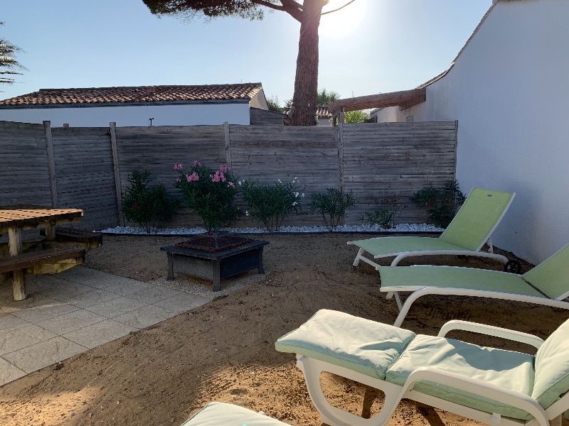 Photo 22 : JARDIN d'une maison située à Le Bois-Plage-en-Ré, île de Ré.