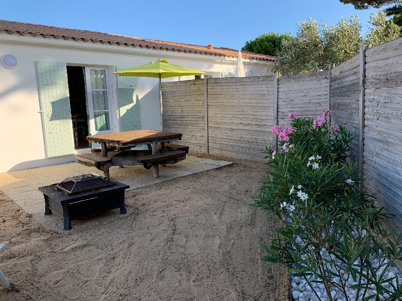 Photo 23 : JARDIN d'une maison située à Le Bois-Plage-en-Ré, île de Ré.