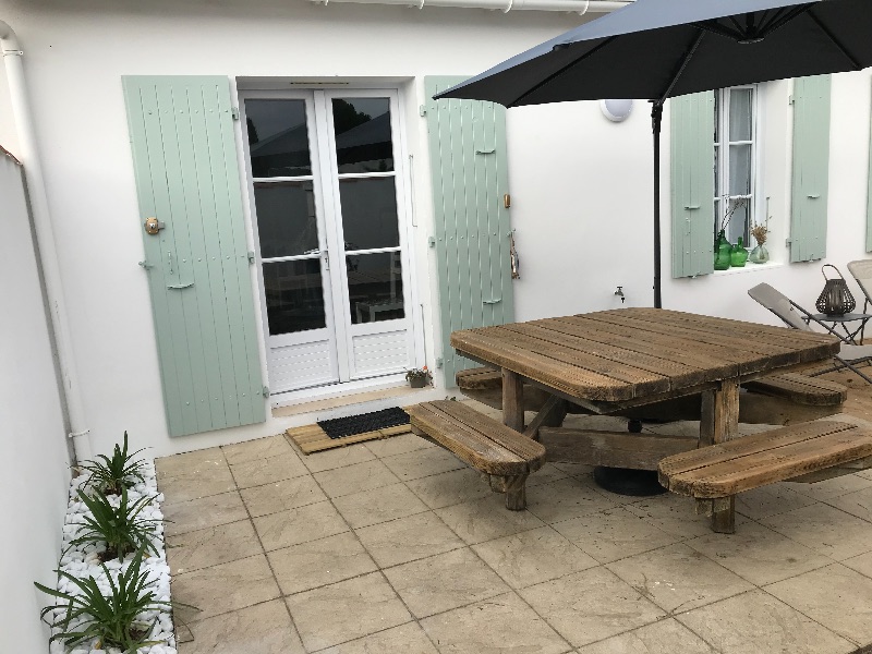 Photo 25 : TERRASSE d'une maison située à Le Bois-Plage-en-Ré, île de Ré.