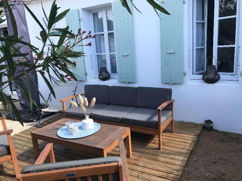 Photo 1 : JARDIN d'une maison située à Le Bois-Plage-en-Ré, île de Ré.