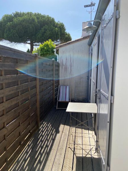 Photo 4 : TERRASSE d'une maison située à Ars en Ré, île de Ré.