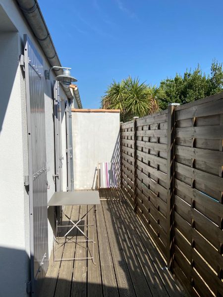 Photo 5 : TERRASSE d'une maison située à Ars en Ré, île de Ré.