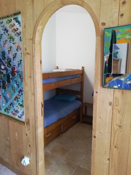 Photo 6 : CHAMBRE d'une maison située à Loix, île de Ré.