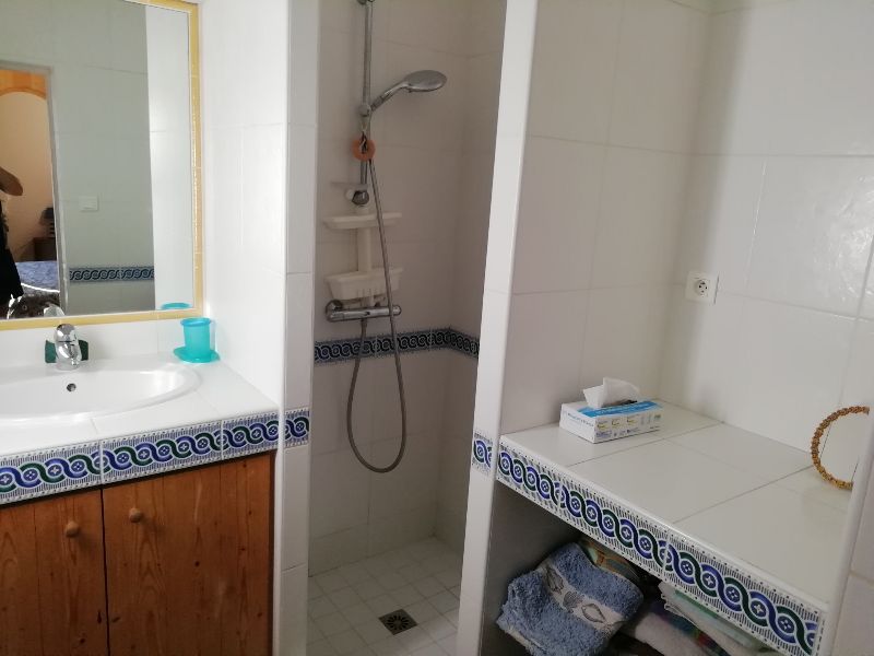Photo 8 : SALLEDEBAIN d'une maison située à Loix, île de Ré.