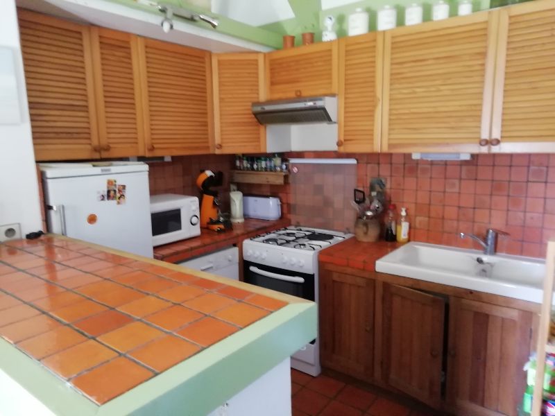 Photo 11 : CUISINE d'une maison située à Loix, île de Ré.
