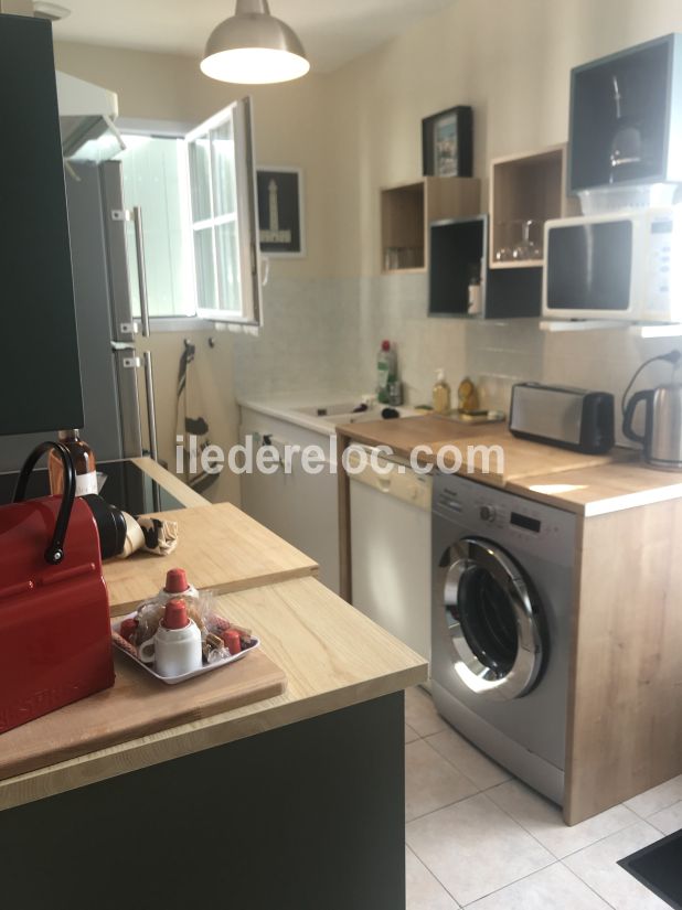 Photo 25 : CUISINE d'une maison situ&eacute;e &agrave; Le Bois-Plage-en-R&eacute;, &icirc;le de R&eacute;.