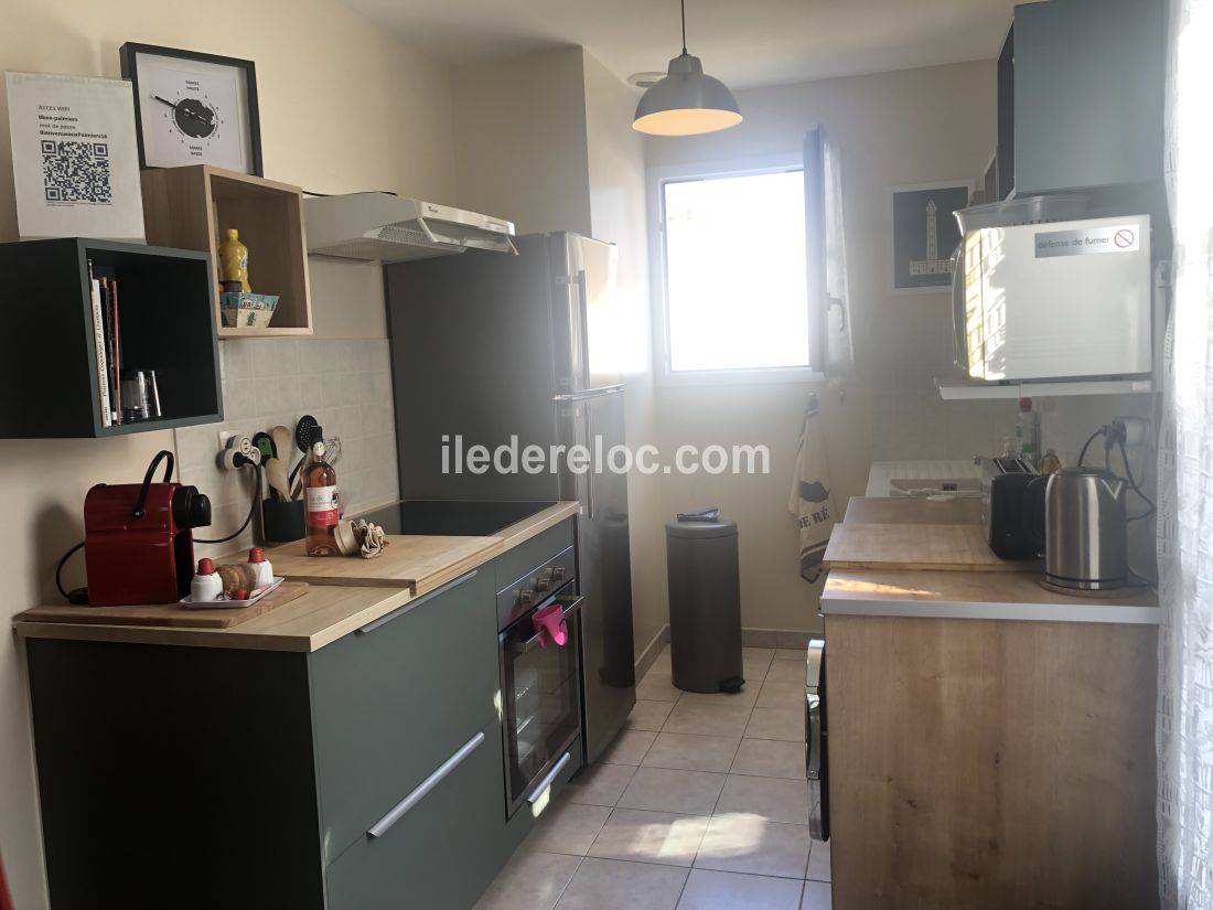 Photo 24 : CUISINE d'une maison situ&eacute;e &agrave; Le Bois-Plage-en-R&eacute;, &icirc;le de R&eacute;.