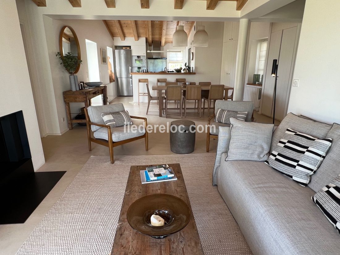 Photo 8 : SEJOUR d'une maison située à Ars en Ré, île de Ré.