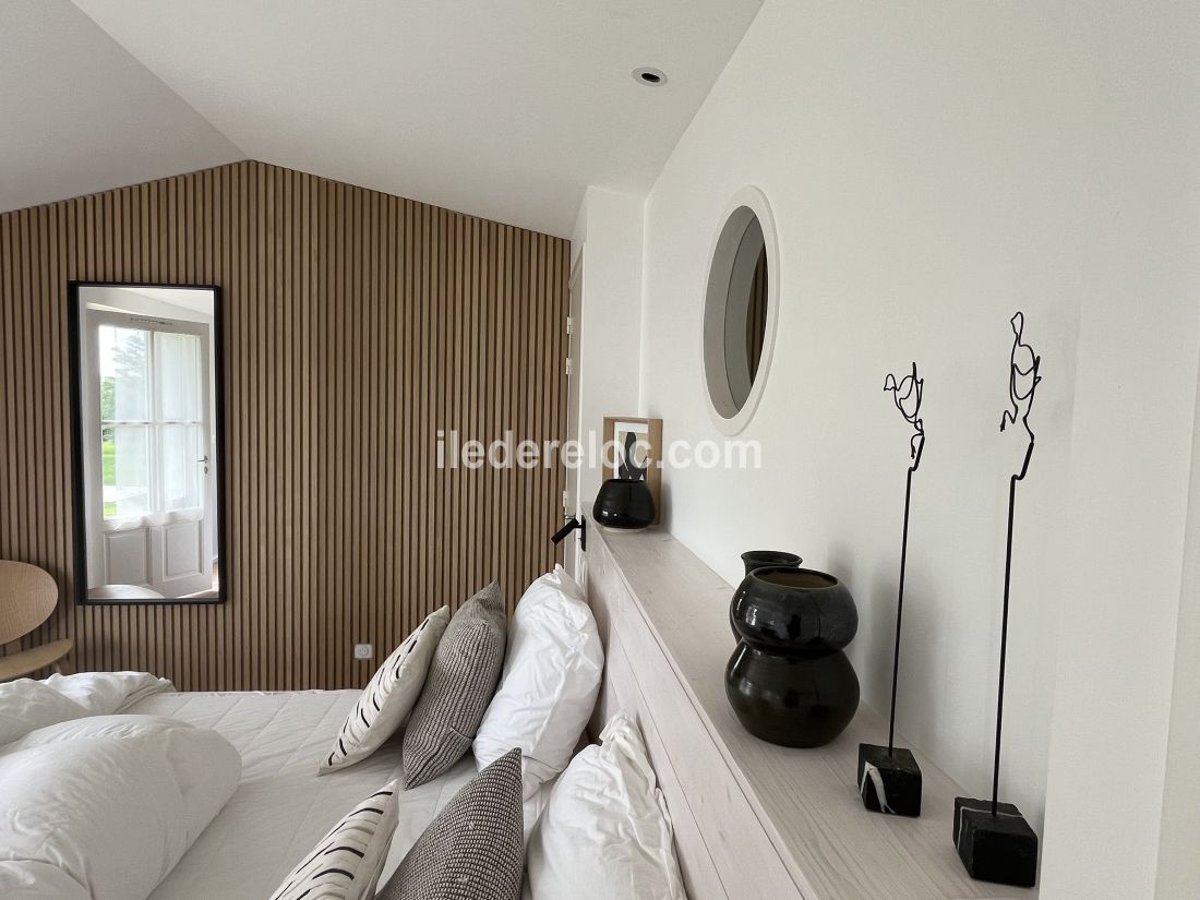 Photo 26 : CHAMBRE d'une maison située à Ars en Ré, île de Ré.