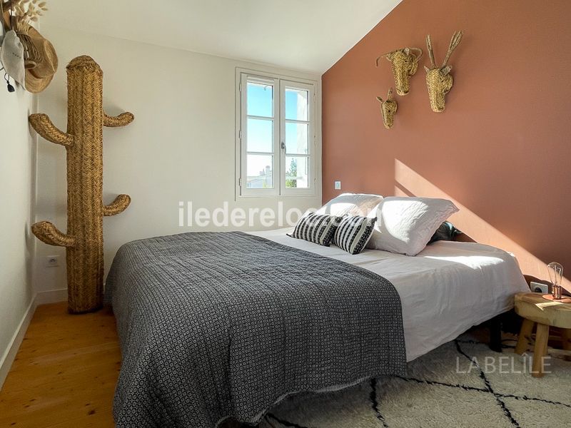 Photo 19 : CHAMBRE d'une maison située à Loix, île de Ré.