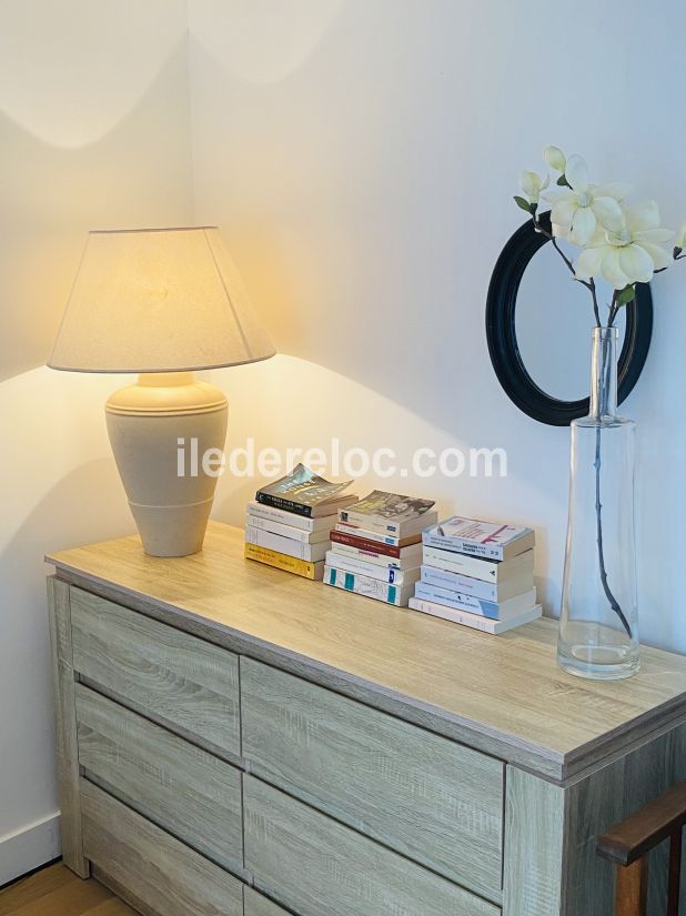 Photo 12 : CHAMBRE d'une maison situ&eacute;e &agrave; La Flotte-en-R&eacute;, &icirc;le de R&eacute;.