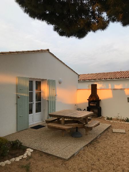 Photo 19 : TERRASSE d'une maison située à Le Bois-Plage-en-Ré, île de Ré.