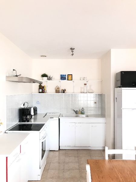 Photo 5 : CUISINE d'une maison située à Le Bois-Plage-en-Ré, île de Ré.