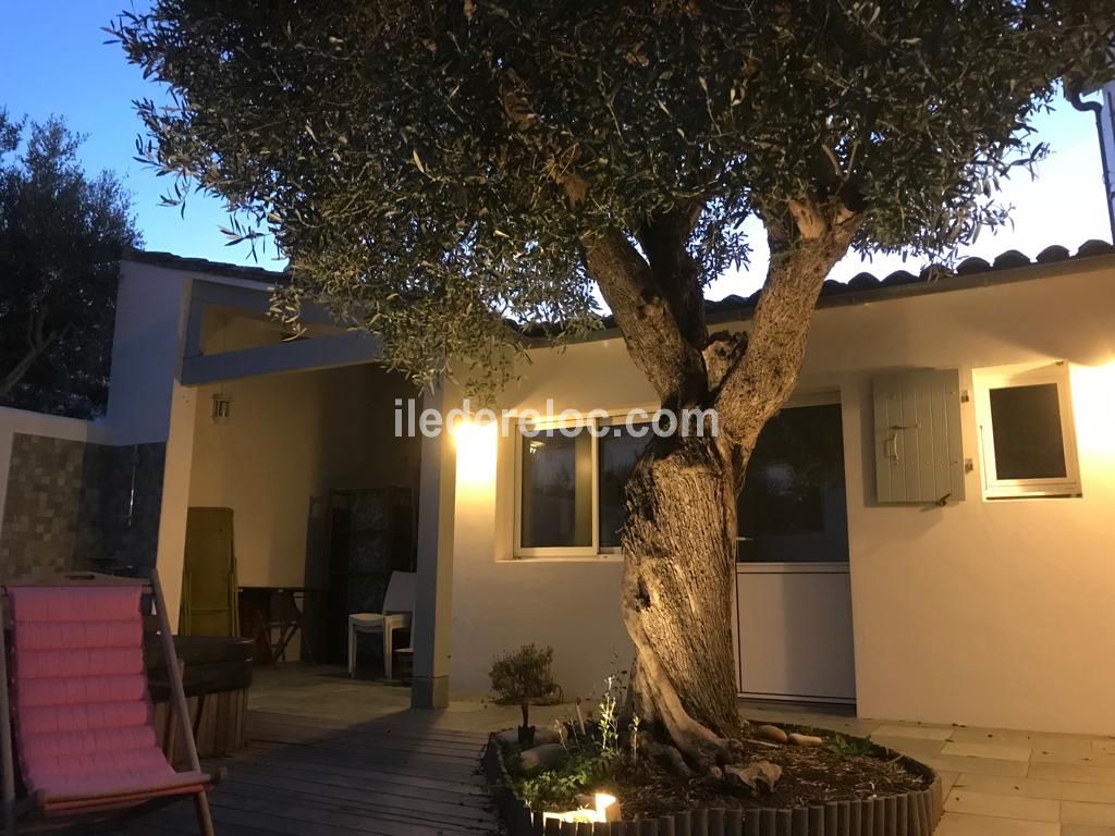 Photo 3 : JARDIN d'une maison située à Le Bois-Plage-en-Ré, île de Ré.