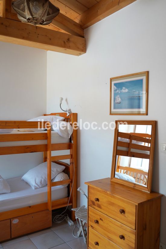 Photo 18 : CHAMBRE d'une maison située à Le Bois-Plage-en-Ré, île de Ré.