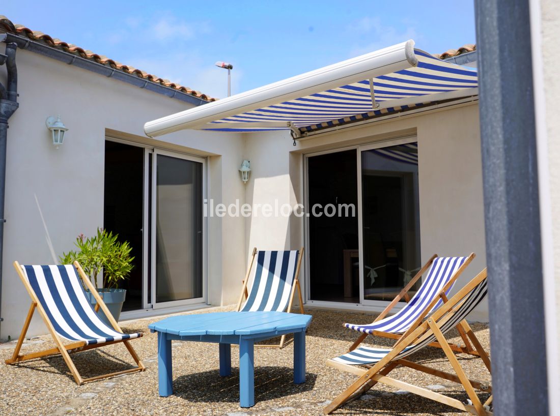 Photo 15 : TERRASSE d'une maison située à Le Bois-Plage-en-Ré, île de Ré.