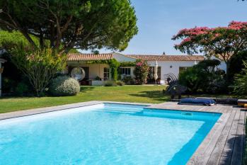 Ile de Ré:Maison-galerie dans jardin de 1200m2 à 2min de la mer