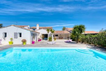 Ile de Ré:Maison au calme au bord de la forêt à deux pas de la plage de la côte sauvage