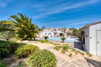 Ile de Ré:Maison au calme au bord de la forêt à deux pas de la plage de la côte sauvage