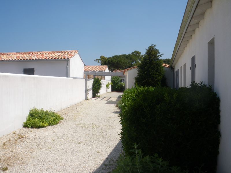 Photo 7 : EXTERIEUR d'une maison située à Le Bois-Plage-en-Ré, île de Ré.