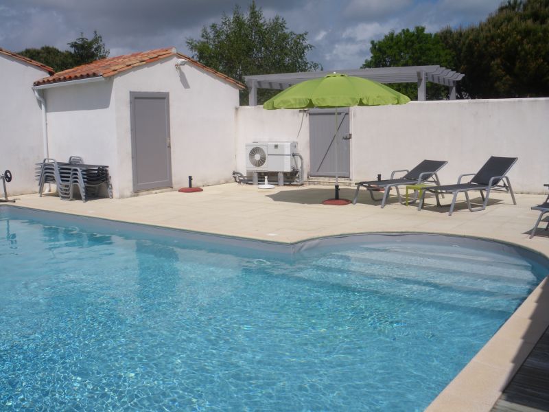 Photo 1 : PISCINE d'une maison située à Le Bois-Plage-en-Ré, île de Ré.