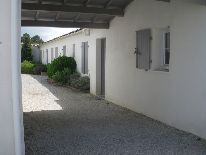 Photo 8 : EXTERIEUR d'une maison située à Le Bois-Plage-en-Ré, île de Ré.