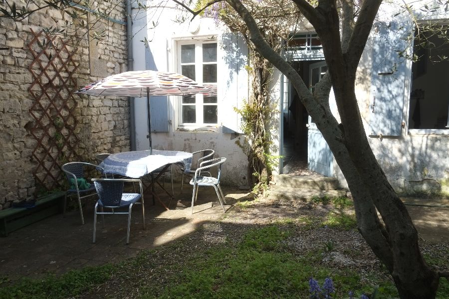 Photo 1 : JARDIN d'une maison située à Sainte-Marie-de-Ré, île de Ré.