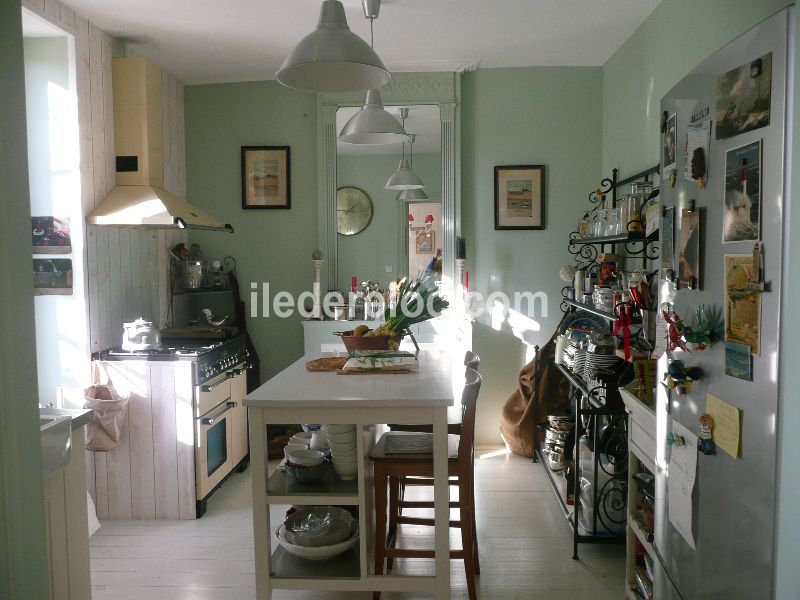 Photo 13 : CUISINE d'une maison située à Le Bois-Plage, île de Ré.