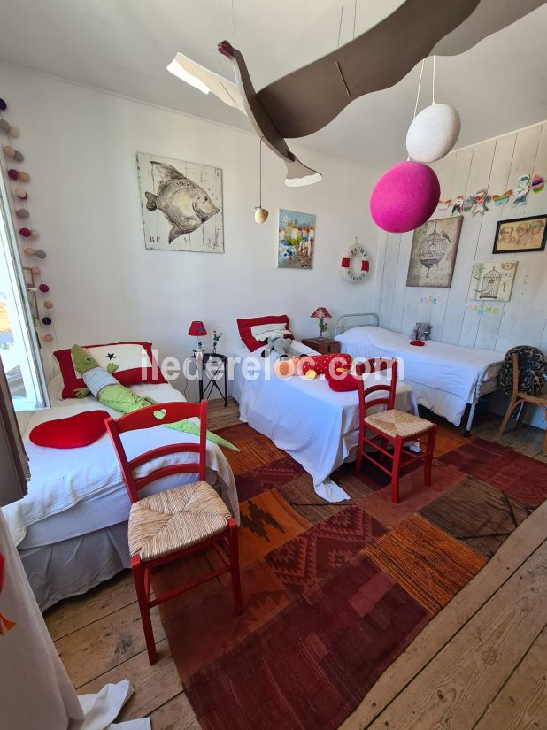 Photo 29 : CHAMBRE d'une maison située à Le Bois-Plage, île de Ré.