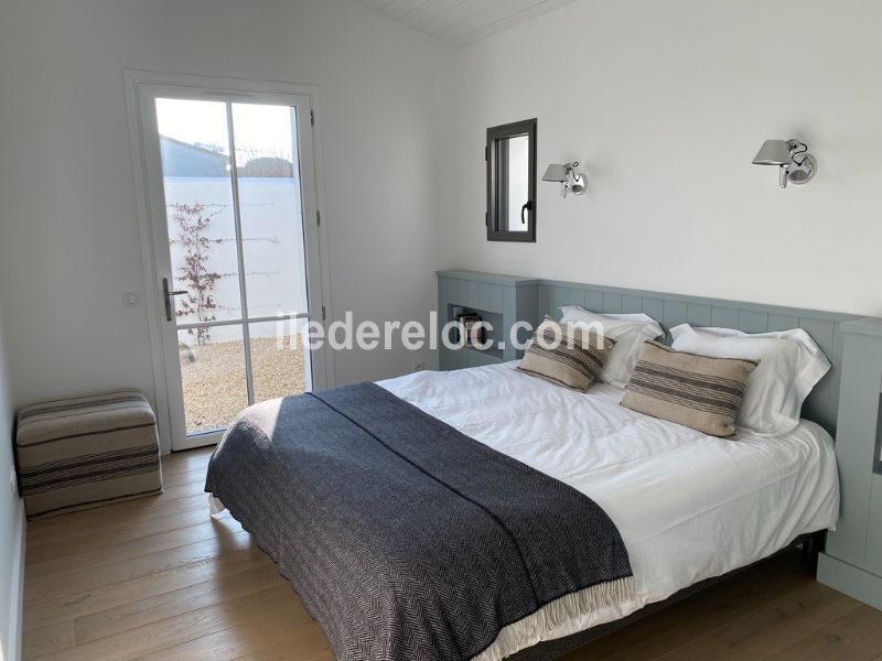 Photo 18 : CHAMBRE d'une maison située à Le Bois-Plage-en-Ré, île de Ré.