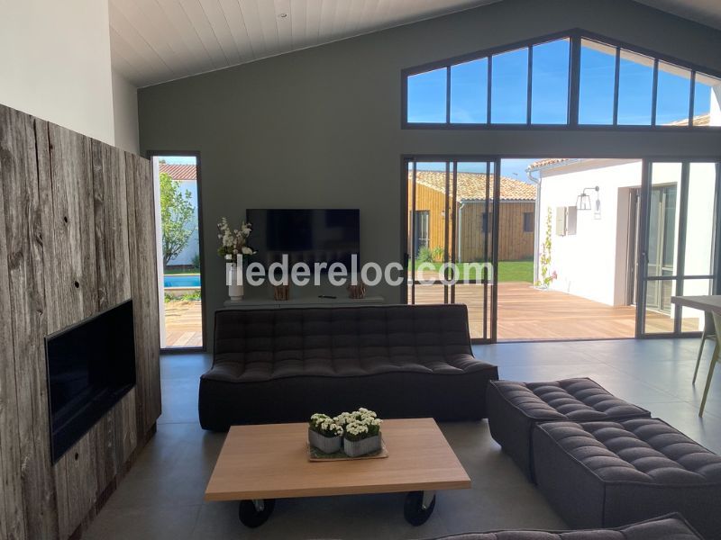 Photo 10 : SEJOUR d'une maison située à Le Bois-Plage-en-Ré, île de Ré.