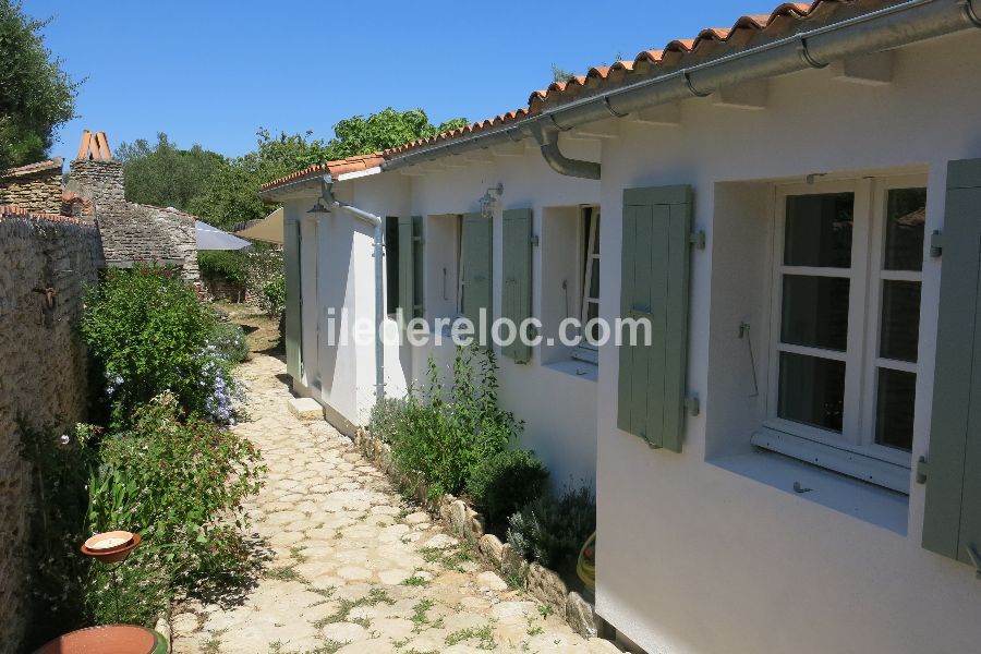 Photo 3 : EXTERIEUR d'une maison située à Les Portes-en-Ré, île de Ré.