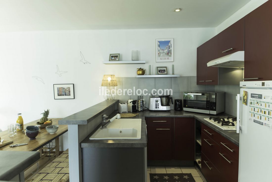 Photo 5 : CUISINE d'une maison située à Ars en Ré, île de Ré.
