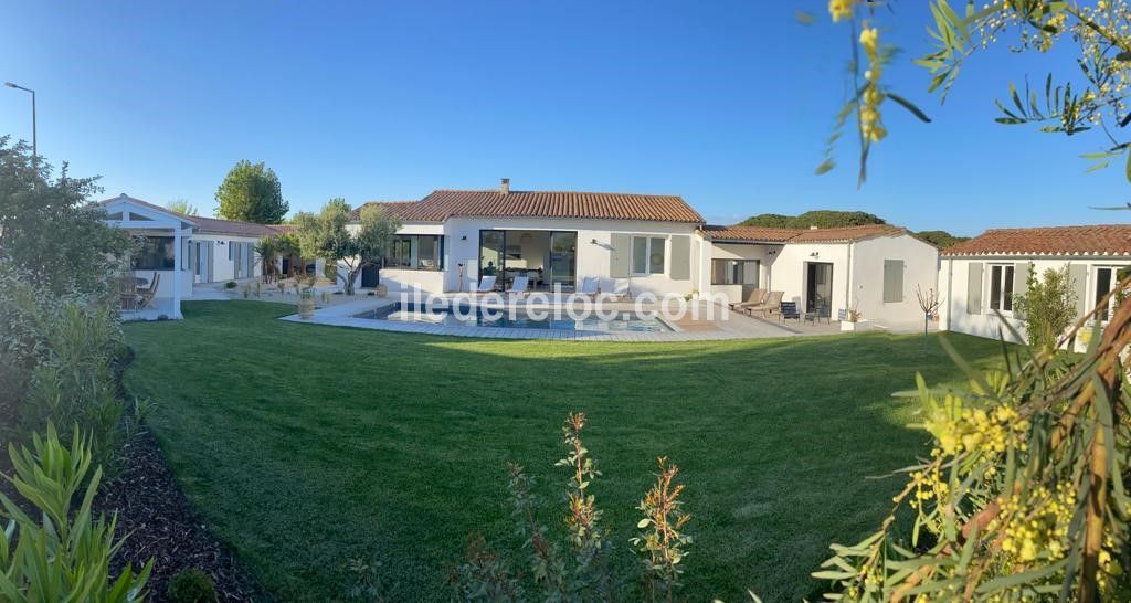 Photo 8 : EXTERIEUR d'une maison située à Le Bois-Plage-en-Ré, île de Ré.