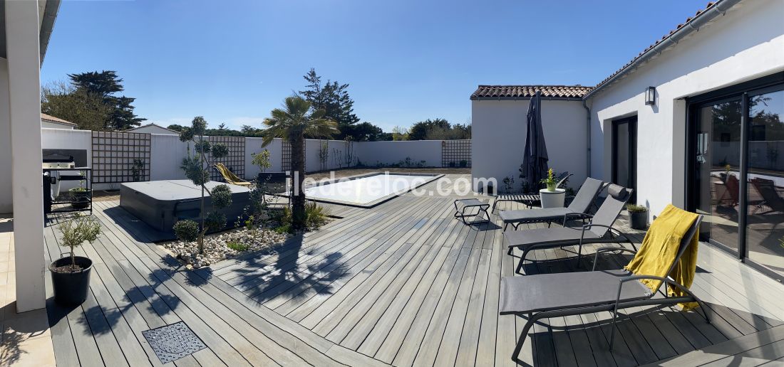 Photo 4 : TERRASSE d'une maison située à Le Bois-Plage-en-Ré, île de Ré.